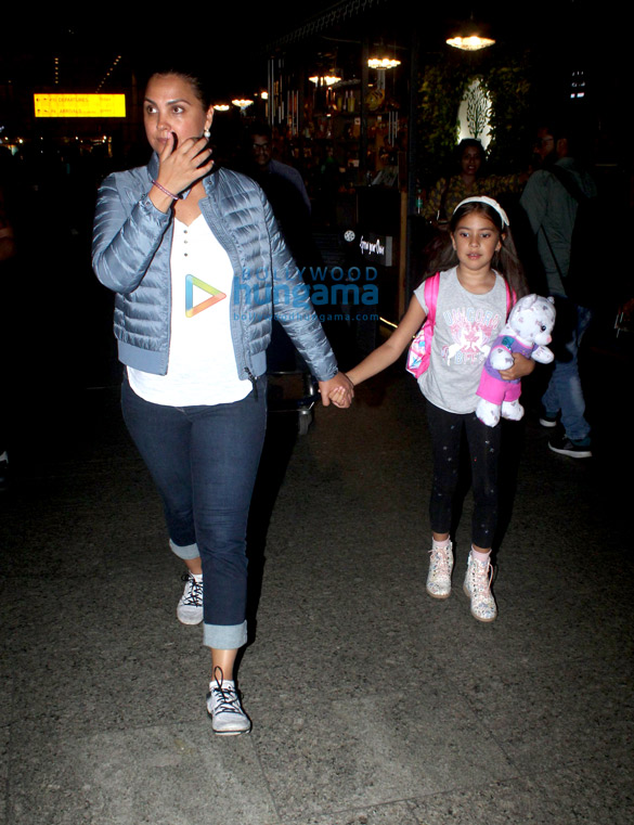 photos katrina kaif sushmita sen sanya malhotra and others snapped at the airport 4