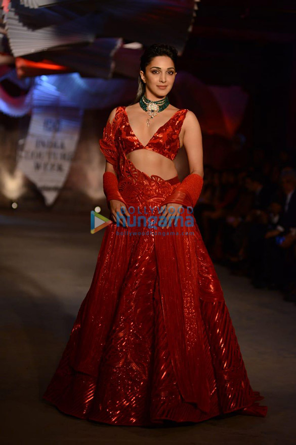 photos kiara advani snapped walking the ramp for designer amit aggarwal at the india couture week in delhi 6