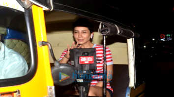 Photos: Kim Sharma snapped taking a rickshaw ride in Bandra
