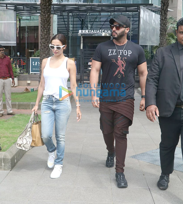 photos malaika arora and arjun kapoor snapped at nara thai bkc 3
