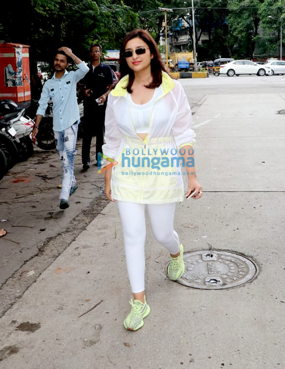 photos parineeti chopra spotted at kromakay salon in juhu 2