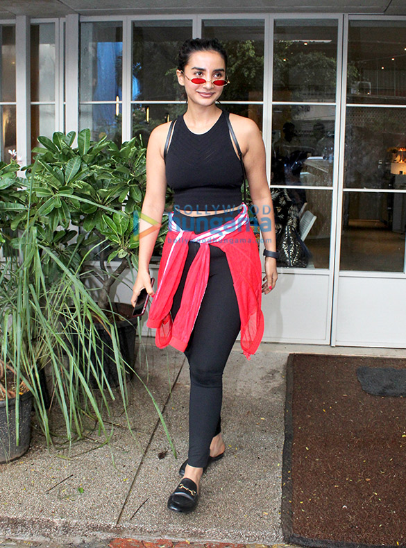 Photos: Patralekha spotted in Mumbai Photos: Patralekha spotted in Mumbai