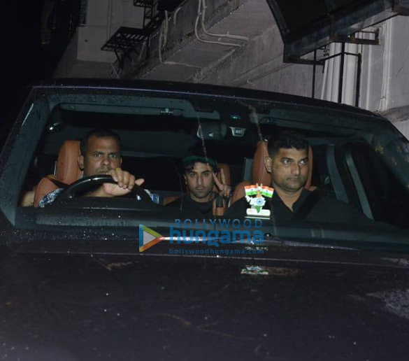 photos ranbir kapoor and ayan mukerji spotted at the dharma office in khar 4