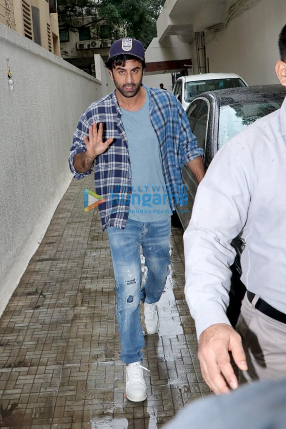 photos ranbir kapoor snapped at the dharma productions office 1