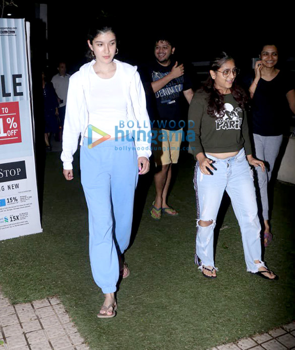 photos sanjay kapoor snapped with his family at pvr juhu 3