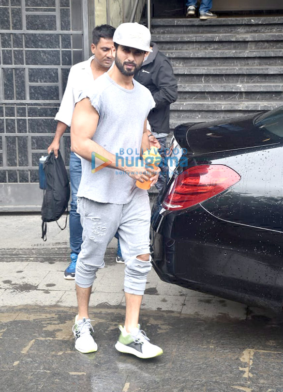 photos shahid kapoor snapped at gym in juhu 2