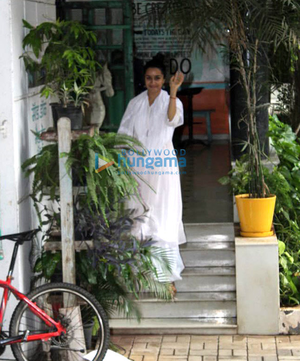 photos shraddha kapoor snapped at maddock films office in bandra 1