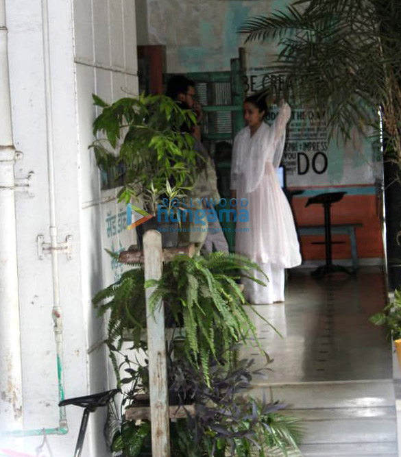 photos shraddha kapoor snapped at maddock films office in bandra 2