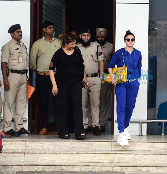 photos sidharth malhotra parineeti chopra alia bhatt and sachin tendulkar snapped at the airport 2
