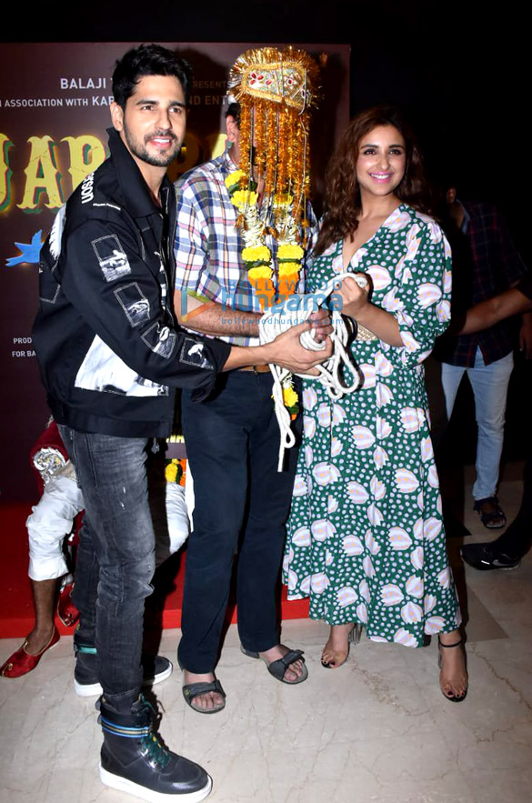 photos sidharth malhotra and parineeti chopra snapped at the trailer launch of jabariya jodi 1