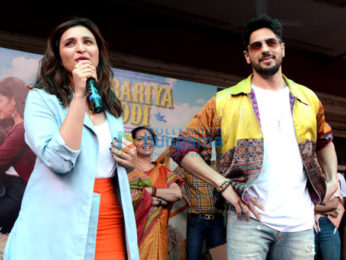 Photos: Sidharth Malhotra and Parineeti Chopra snapped promoting their film Jabariya Jodi at National College in New Delhi