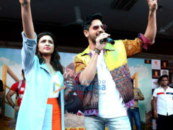 Photos: Sidharth Malhotra and Parineeti Chopra snapped promoting their film Jabariya Jodi at National College in New Delhi