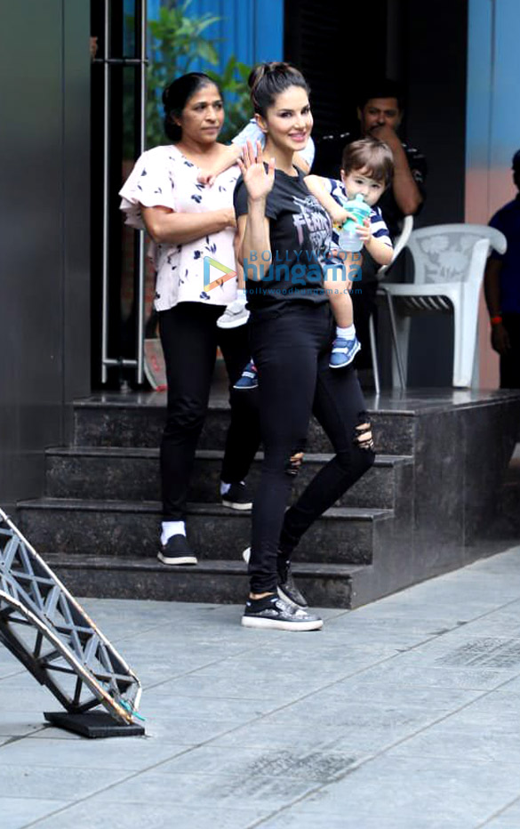 photos sunny leone snapped with her kids 2