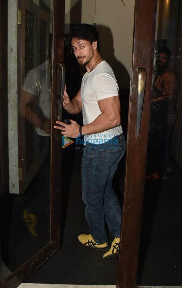photos tiger shroff and disha patani spotted at bastian in bandra 4
