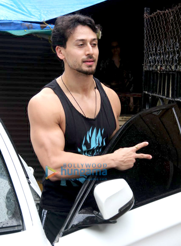 photos tiger shroff snapped outside the gym 4