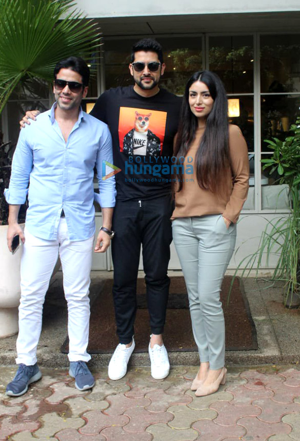 Photos: Tusshar Kapoor, Aftab Shivdasani and Nin Dusanj spotted at Sequel in Bandra