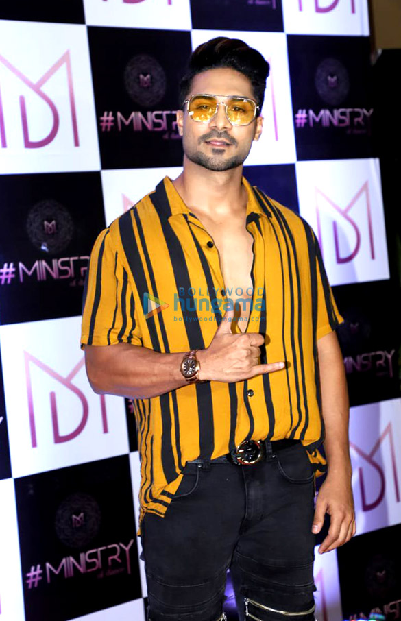 photos varun dhawan shraddha kapoor and others grace the wrap up party of street dancer 3d 7