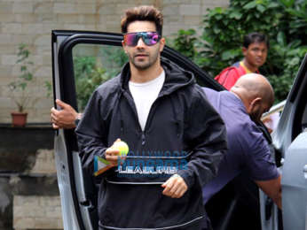 Photos: Varun Dhawan snapped at dance class in Andheri