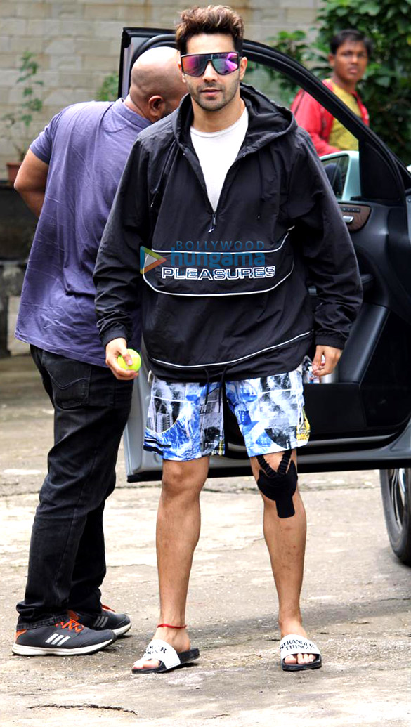 photos varun dhawan snapped at dance class in andheri 3