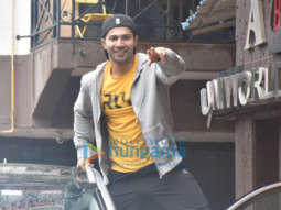 Photos: Varun Dhawan snapped at the gym in Juhu