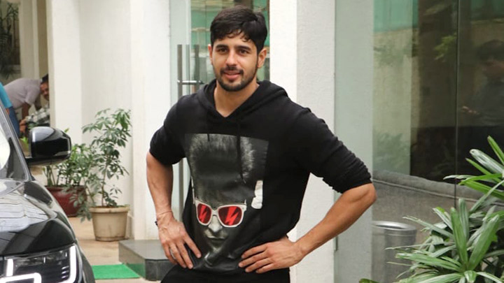 Sidharth Malhotra spotted at Sunny Super Sound in Juhu