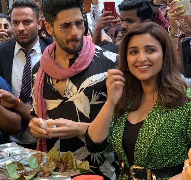 VIDEO: Jabariya Jodi stars Parineeti Chopra and Sidharth Malhotra try the Delhi's famous fire paan