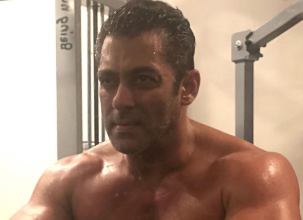 WATCH: Salman Khan flaunts his muscles as he goes SHIRTLESS in this gym video WATCH: Salman Khan flaunts his muscles as he goes SHIRTLESS in this gym video