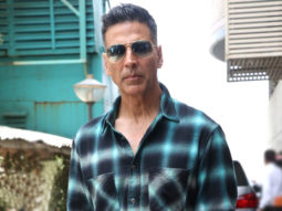 Akshay Kumar juggles his shooting schedules to spend some quality time with his mother and the netizens are in awe of the Sooryavanshi actor!