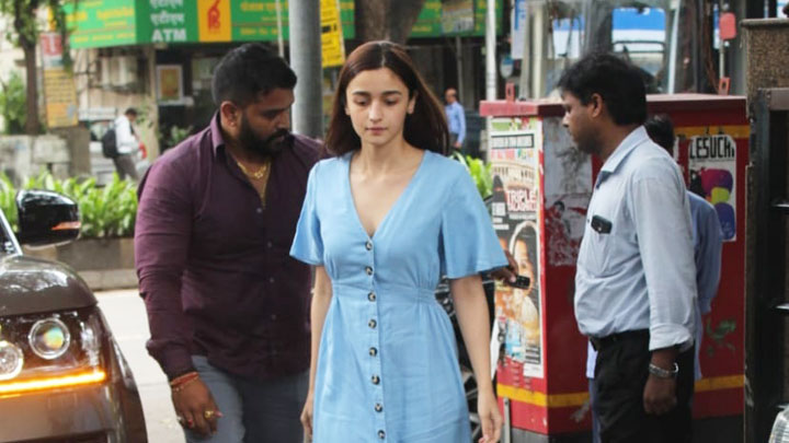 Alia Bhatt spotted at Vishesh Films Office at Juhu