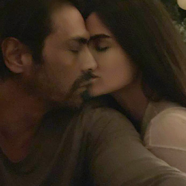 Arjun Rampal and girlfriend Gabriella Demetriades get cozy in their latest photo