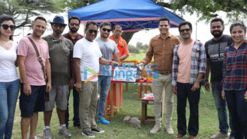on the sets of the movie Bole Chudiyan
