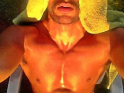 HOTNESS ALERT! Ranveer Singh takes the internet by storm as he soaks in the sun