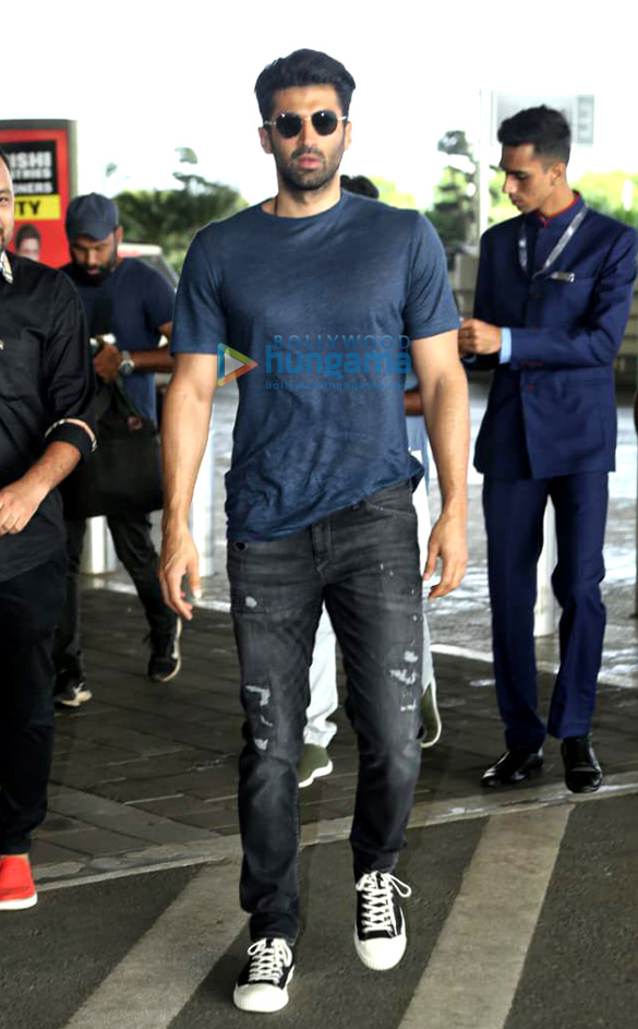 Photos: Aditya Roy Kapur, Daisy Shah and others snapped at the airport Photos: Aditya Roy Kapur, Daisy Shah and others snapped at the airport