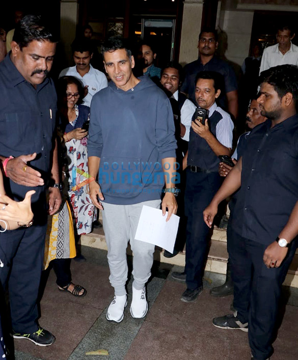 photos akshay kumar sonakshi sinha vidya balan and taapse pannu snapped promoting their film mission mangal at radio city office in bandra 1