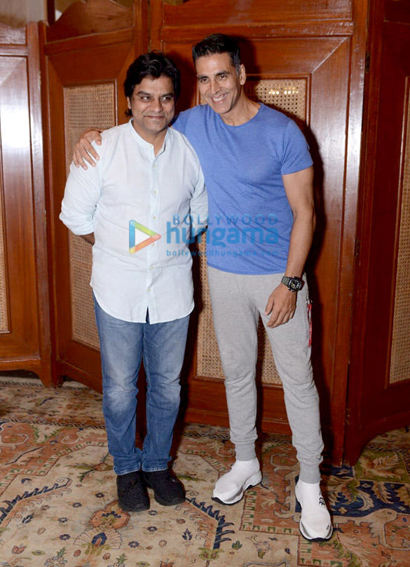 photos akshay kumar taapsee pannu and others snapped promoting their film mission mangal 6