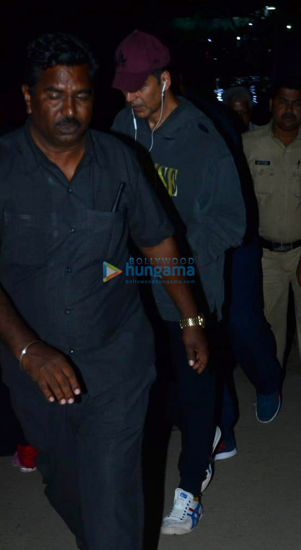 Photos: Akshay Kumar and Kiara Advani snapped at the Madh Jetty Photos: Akshay Kumar and Kiara Advani snapped at the Madh Jetty