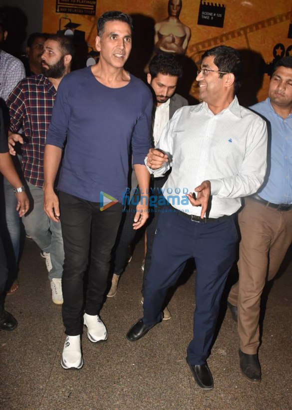 photos akshay kumar hosts a special screening of mission mangal 5