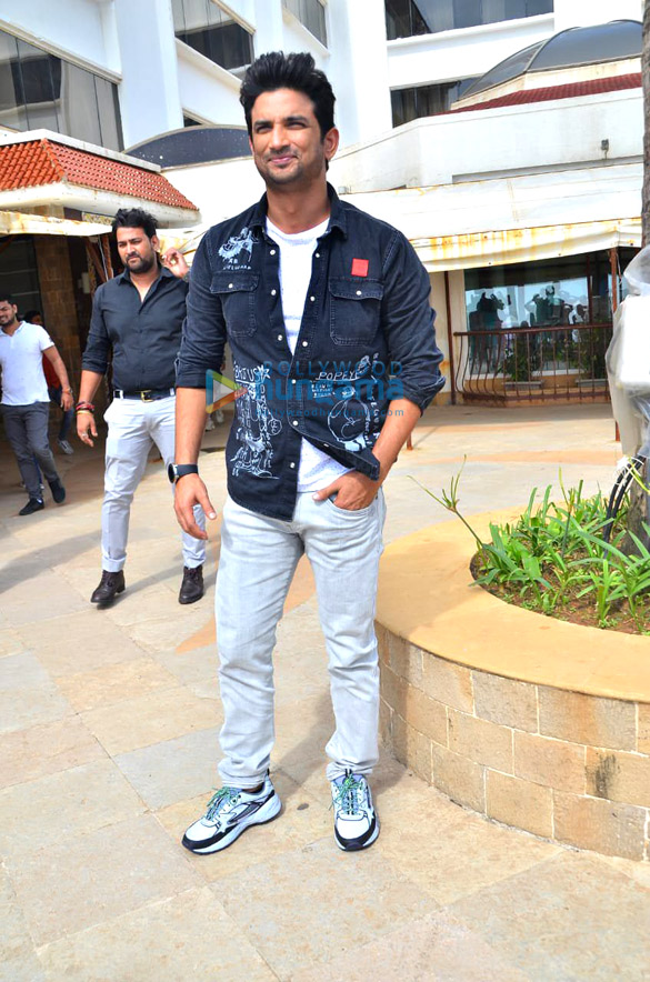 photos cast of chhichhore snapped during promotions 4