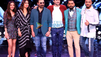 Photos: Cast of Pal Pal Dil Ke Paas snapped promoting the film on sets of Dance India Dance