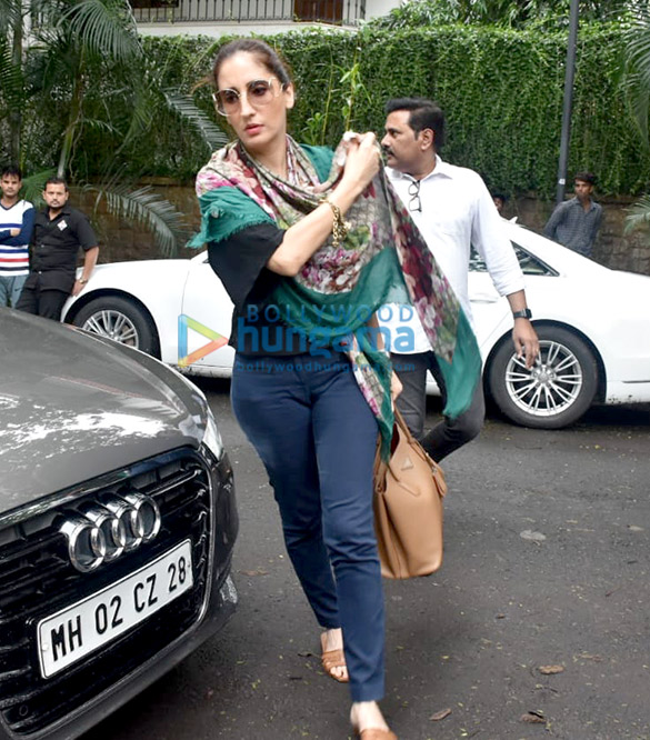 photos celebs attend hrithik roshans grandfather j om prakashs funeral 4