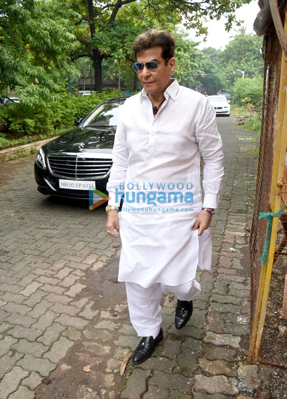 photos celebs attend hrithik roshans grandfather j om prakashs funeral4 6