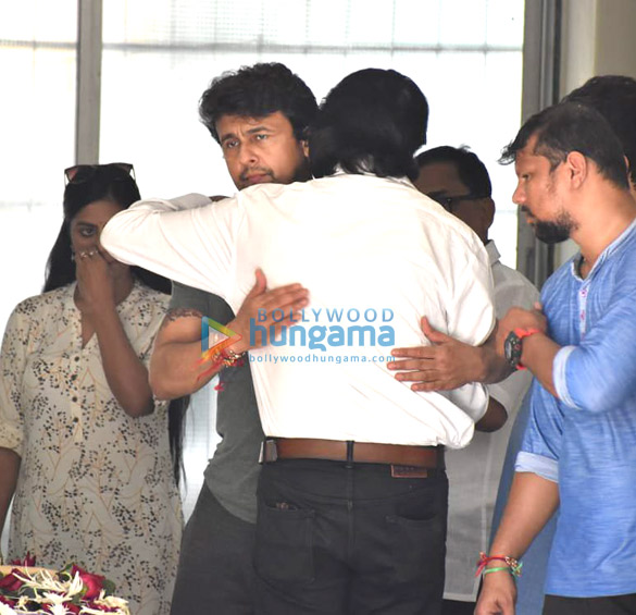 photos celebs attends khayyam sahabs funeral 10