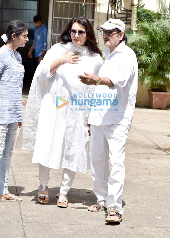 photos celebs attends khayyam sahabs funeral 3
