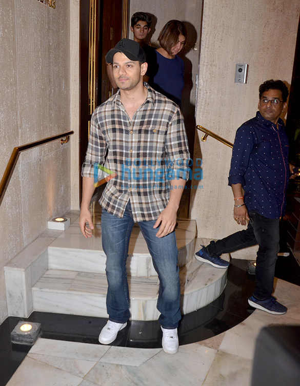 photos celebs grace manish malhotras house party 7