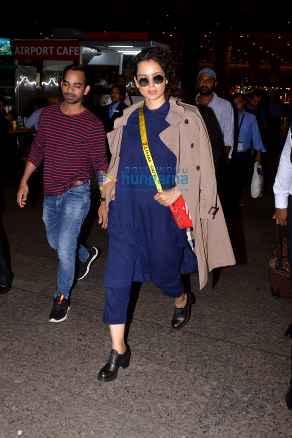 photos deepika padukone kangana ranaut urvashi rautela and others snapped at the airport 2