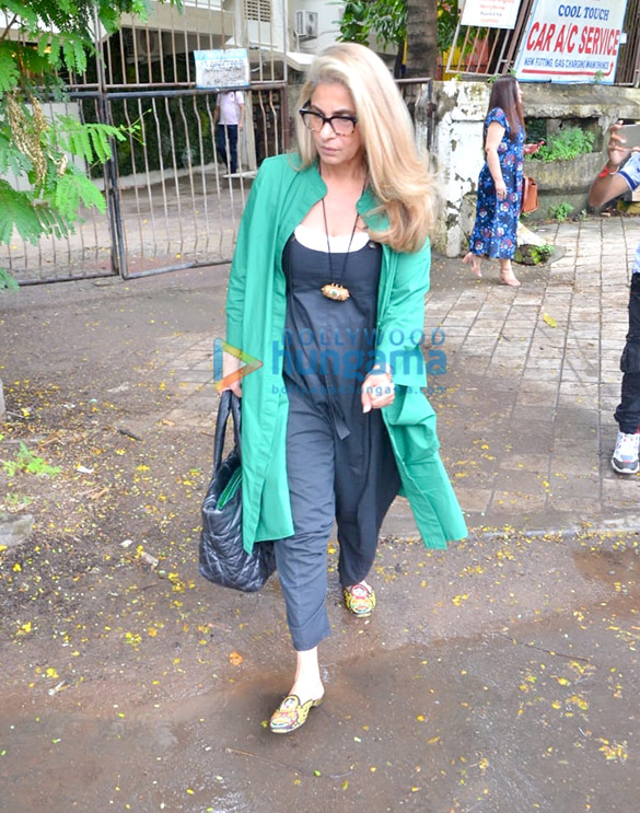 photos dimple kapadia spotted at kromakay salon in juhu 2