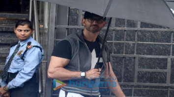 Photos: Hrithik Roshan snapped at I Think Fitness in Juhu