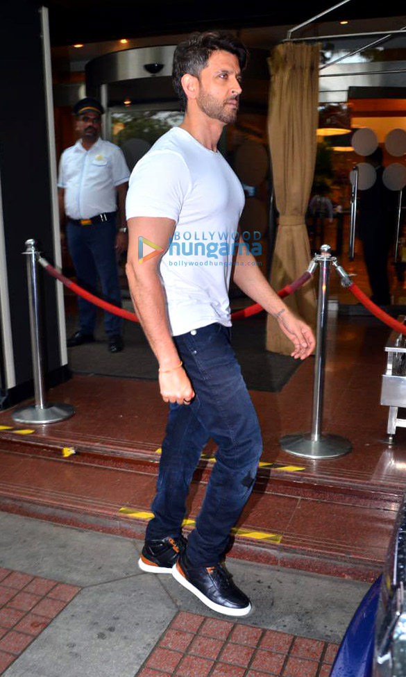 photos hrithik roshan snapped at novotel in juhu 2