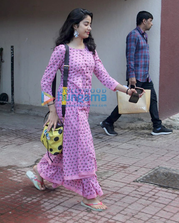 photos janhvi kapoor and her trainer namrata purohit spotted at pilates studio 3