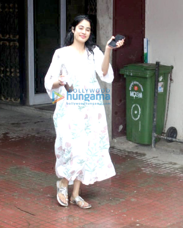 photos janhvi kapoor spotted at the pilates gym 2 4